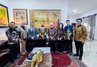 Bamsoet saat menerima Guru Besar Universitas Padjajaran Prof. Dr. Ahmad M. Ramli, di Jakarta, Jumat (23/5/25). 