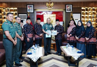 Pengurus LDII Sulawesi Selatan bersama Pangdam XIV/Hasanuddin Mayjen TNI Windiyatno usai audiensi di Markas Kodam XIV/Hasanuddin, Rabu (30/4/2025)