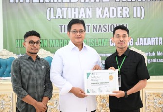 Wakil Menteri Transmigrasi Viva Yoga Mauladi saat memberi materi LK II Tingkat Nasional HMI Cabang Jakarta Raya, Depok, 21/7/2025.