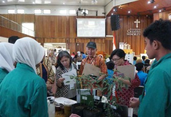 Lomba Proyek Biologi bagi siswa SMASMK yang dituangkan dalam karya visual edukatif dalam acara Biofest 2025 Competition dengan tema “A Celebration of Knowledge, Innovation, and Care for Our Environment”.