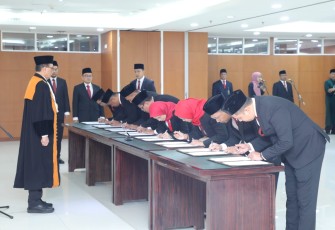 Prosesi pelantikan 8 Panitera Pengganti pada Mahkamah Agung