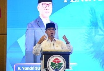 Mendes PDT Yandri Susanto saat membuka acara Peningkatan Kapasitas dan Konsolidasi TPP dalam Optimalisasi Pemberdayaan Masyarakat Desa serta Monev Implementasi Regulasi Terbaru Kepmendesa 294/2025 di Wyndham Hotel Surabaya, Senin (22/12/2025).
