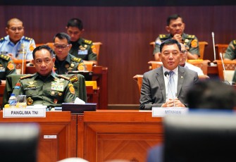 Menhan dan Panglima TNI saat hadiri Rapat Kerja Bersama Komisi I DPR RI