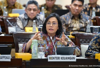 Menkeu Sri Mulyani Indrawati dalam Rapat Kerja Komisi XI DPR di Jakarta pada Kamis (0307).