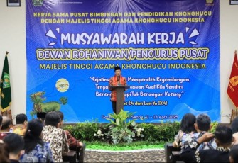 Menteri Agama Nasaruddin Umar saat menghadiri Musyawarah Kerja Dewan Rohaniwan/Pengurus Pusat Majelis Tinggi Agama Khonghucu Indonesia (Matakin) di Bogor, Jawa Barat, Jumat (11/4/2025).