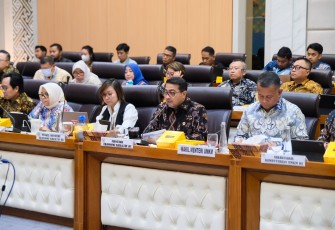 Menteri Ekraf Teuku Riefky dalam raker yang berlangsung pada Kamis, 4 September 2025.