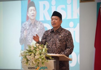 Menteri Koperasi (Menkop) Ferry Juliantono saat membuka Seminar Perkoperasian bertema “Risiko Hukum Digitalisasi Koperasi” yang diselenggarakan sebagai rangkaian peringatan HUT ke-52 Kospin Jasa di Pekalongan, Sabtu (13/12).