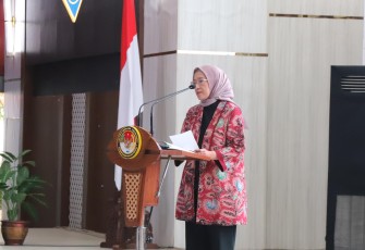 Menteri PANRB Rini Widyantini saat menjadi pembicara pada Retret Kepala Daerah Gelombang II di Balairung Rudini, Kampus Institut Pemerintahan Dalam Negeri (IPDN) Jatinangor, Kabupaten Sumedang, Jawa Barat, Kamis (26/6/2025).