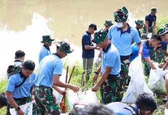 Personel TNI AU Wilayah Makassar Bakti Sosial dalam rangka HUT Ke-79 TNI AU