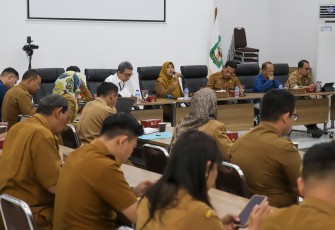 Wakil Wali Kota (Walkot) Pematangsiantar Herlina pimpin Rapat Teknis Tim Pengendalian Inflasi Daerah (TPID) dan Program 100 Hari "Cerdas, Sehat, Kreatif, dan Selaras", di Ruang Serbaguna Pemko Pematangsiantar