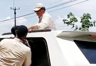Presiden Prabowo saat Hentikan Mobil untuk Sapa Anak Kecil di Majalengka 