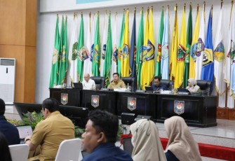 Rapat Koordinasi (Rakor) Pengendalian Inflasi Tahun 2025 yang berlangsung secara hybrid dari Gedung Sasana Bhakti Praja (SBP) Kantor Pusat Kemendagri, Jakarta, Senin (2422025).