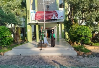 Anggota Koramil 0803/01 Taman saat Tanamkan Kedisiplinan Bagi Siswa Siswi SMKN 3 Madiun