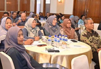 Sejumlah ASN sedang mengikuti kegiatan pembekalan purna tugas, di Aula Kantor BKPSDM Karanganyar, Jumat (2352025).