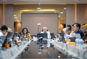 Sekretaris Jenderal Kementerian Ketenagakerjaan (Kemnaker), Cris Kuntadi dalam Rapat Panitia Antar Kementerian/Lembaga (PAK) yang membahas Rancangan Peraturan Pemerintah (RPP) tentang Perubahan atas PP Nomor 7 Tahun 2025. 