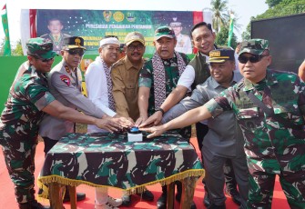 Kepala Staf Angkatan Darat (Kasad) Jenderal TNI Maruli Simanjuntak, M.Sc., saat meresmikan sarana pengairan baru yang menghidupkan kembali lahan tadah hujan di Kecamatan Ciracap, Sukabumi, Jawa Barat (Jabar) pada Selasa (22/7/2025)