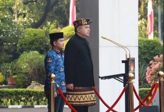 Sekjen Kemendagri Tomsi Tohir bertindak sebagai inspektur upacara