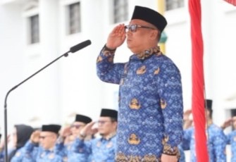 Wagub Nyanyang saat Pimpin Upacara HUT ke-54 KORPRI