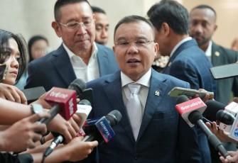 Wakil Ketua DPR RI Sufmi Dasco saat memberikan keterangan pers di Jakarta, Jum'at (7/2)