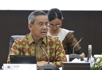 Wamenkeu Suahasil Nazara dalam Konferensi Pers APBN Kita di Jakarta pada Jumat (2305).