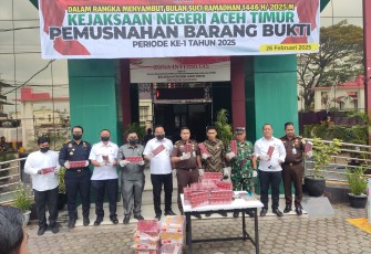 Bea Cukai Langsa Bersama Kejaksaan Aceh Timur Musnahkan 1 Juta Batang Rokok Ilegal 