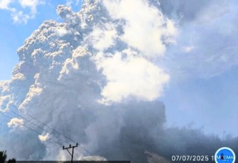 Erupsi gunung Lewotobi Laki-laki 