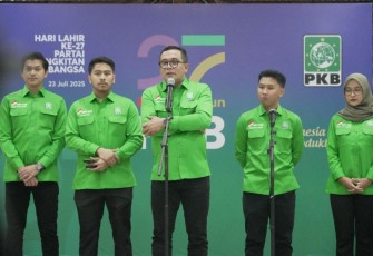 Ketua Panitia Harlah Ke-27 PKB, Ahmad Iman Sukri memberikan keterangan pers di Jakarta, Senin (7/7)