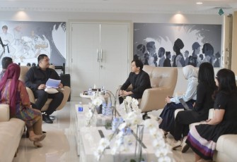 Menpora RI Dito Ariotedjo melakukan audiensi dengan Simple Planet and S&S Lab Korea di Lantai 10 Graha Kemenpora, Jalang Gerbang Pemuda Nomor 3, Senayan, Selasa (21/1) siang. 