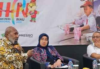 Salah satu tokoh masyarakat Papua Selatan, Johanes Gluba Gebze pada diskusi bertema Gizi Berkualitas Untuk Generasi Emas Indonesia, di Hall Dewan Pers, Kebon Sirih, Rabu (22/1).