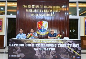  Lanud Husein Sastranegara berkolaborasi dengan komunitas motor besar dan otomotif di Kota Bandung menggelar penggalangan donasi bagi korban bencana alam banjir bandang dan tanah longsor di wilayah Sumatera Barat, Sumatera Utara, dan Aceh