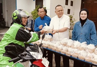Demokrat Jatim Bagi 1000 Paket Takjil di Bulan Ramadan