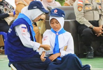 Hafizha Kukuhkan 200 Anggota PMR Madya dan Wira se-Kabupaten Bintan