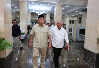 Menteri Nusron saat menerima kunjungan dari Kepala Otorita Ibu Kota Nusantara (OIKN), Basuki Hadimuljono pada Selasa (31/12/2024) di Kementerian ATR/BPN, Jakarta. 