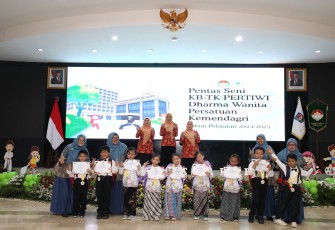 Ketua DWP Kemendagri Sampaikan Terima Kasih kepada Tenaga Pendidik