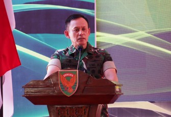  Pangdam II/Swj Mayjen TNI Ujang Darwis, M.D.A