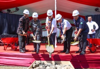 Groundbreaking pembangunan RSUD Kabupaten Buton Tengah, Sulawesi Tenggara, Jumat (25). 