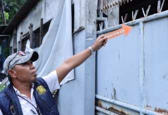 Polres Jakbar Olah TKP Buru Pelaku