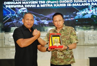 Mayjen TNI (Purn) Djoko Susilo Utomo (mantan Pangdivif 2 Kostrad période 2004-2007) bersilaturahmi dengan keluarga besar Divisi Infanteri 2 Kostrad dan mitra karib