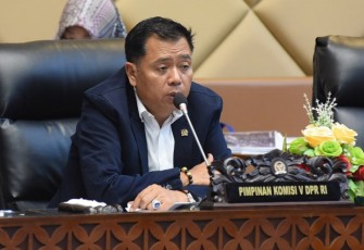 Ketua Komisi V DPR RI Lasarus