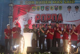 Acara pembukaan Popda Karesidenan Surakarta, di Gelanggang Olah Raga (GOR) Raden Mas Said Karanganyar, Senin (21/4/2025)