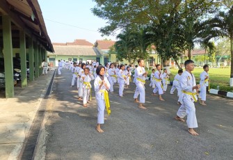Karateka Cilik Trenggalek Cetak Prestasi di Markas TNI