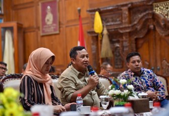 Seskemenkop Ahmad Zabadi dalam sosialisasi Kopdes/ Kel Merah Putih di Banyumas, Sabtu (3/5).