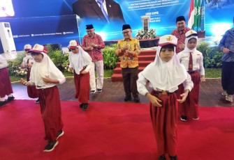 Menteri Pendidikan Dasar dan Menengah (Mendikdasmen), Abdul Mu’ti, berkunjung ke Fakultas Ilmu Keguruan dan Ilmu Pendidikan (FIKIP), Universitas Muhammadiyah Malang (UMM) untuk meresmikan Pusat Sumber Belajar (PSB) Berbasis Teknologi Informasi dan Komunikasi