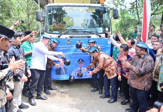 Mendes Yandri Lepas Ekspor 18,5 Ton Gula Kelapa ke Hungaria