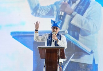 Menteri Ekonomi Kreatif, Teuku Riefky Harsya, memberi sambutan pada peresmian Creative Hub Tanah Datar di Sumatera Barat, Tanah Datar, Minggu (23/11/2025).