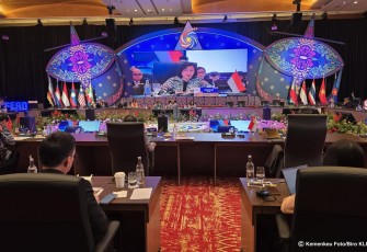 Menteri Keuangan (Menkeu) Sri Mulyani Indrawati menghadiri 12th ASEAN Finance Minister and Central Bank Governor Meeting (AFMGM) di Kuala Lumpur, Malaysia pada Kamis (10/04)