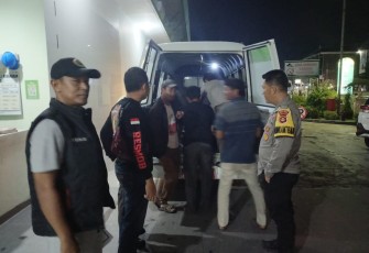 Pengurus Kost Temukan Seorang Wanita Gantung Diri di Pintu Jendela Tralis