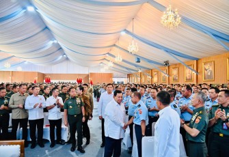 Panglima TNI saat Dampingi Presiden RI Berikan Pengarahan Kepada Dansat Jajaran TNI