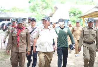Al Muzzammil saat melaunching Satgas Penanggulangan Bencana PKS Jawa Timur dalam agenda Kembara yang diikuti sekitar 1.300 kader PKS se-Jawa Timur, Kamis (26/12/2025), di Pantai Goa Cina, Kabupaten Malang.