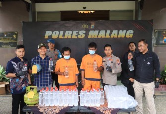 Wakapolres Malang Kompol Bayu Halim Nugroho dalam konferensi pers di Mapolres Malang, Kamis (13/3/2025)